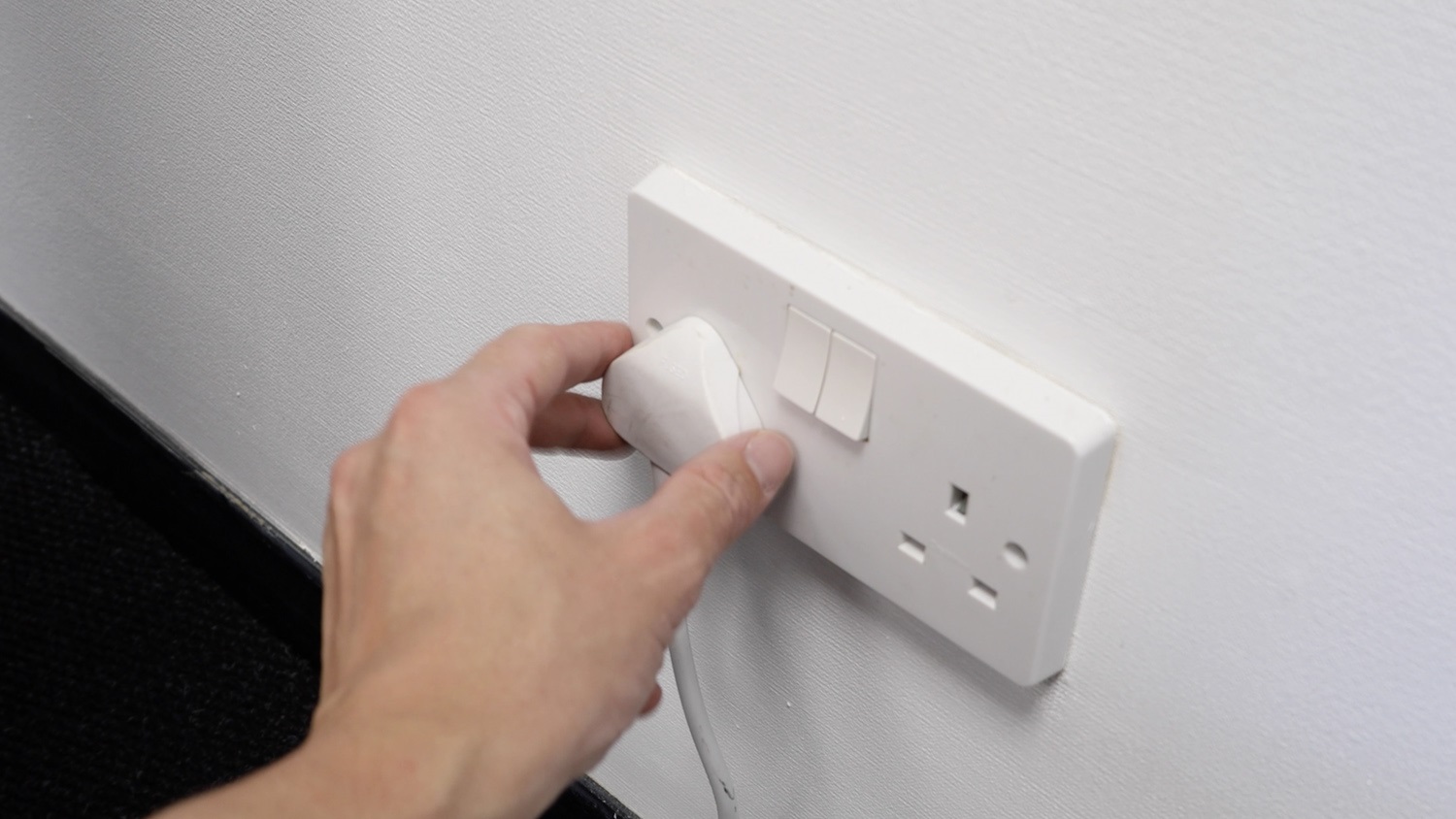 Turn off and eliminate all power